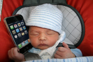 Bebês bilíngues têm vantagem cognitiva