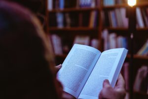 Linguística e fonoaudiologia em novo livro organizado por pesquisadora da Rede CpE