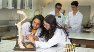 A ciência tem de interagir com a educação